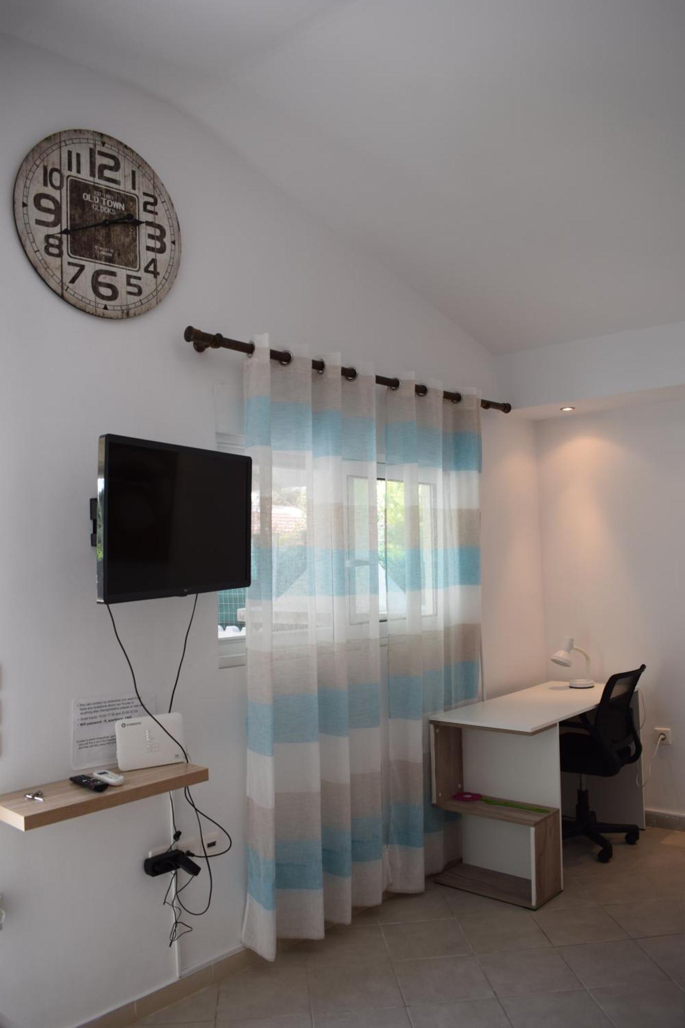 R Apartment Artemida  Bagian luar foto